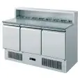 REFRIGERATED SALADETTE AND PIZZA COUNTER - Mod. AK943P - STATIC COOLING - GASTRONORM 1/1 (cm 53x32,5) - GRANITE WORKTOP - STAINLESS STEEL BACK SHELF HOLDS N. 8 PANS GN 1/6 (cm 17,6x16,2) - N. 3 REFRIGERATED DOORS - Temperature +2°/+8°C - Dim. cm L 136,5 x