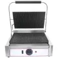 ELECTRIC PANINI GRILL - CAST IRON - Mod. RM 1 - Single grooved plate - Cooking plate cm 22,5x23 - Power kW 1,8 - Single phase - Dimensions cm L 43 x D 31 x 22h - CE approved