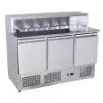 REFRIGERATED SALADETTE AND PIZZA COUNTER - Mod. ESL3854GR - STATIC COOLING - GASTRONORM 1/1 (cm 53x32,5) - GRANITE WORKTOP - STAINLESS STEEL UPSTAND FOR N. 7 PANS GN 1/6 (cm 17,6x16,2) - N. 3 REFRIGERATED DOORS - TEMPERATURE -2°/+8°C - Dim. cm L 136,5 x D