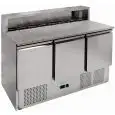 Refrigerated saladette and pizza counter - Stainless steel AISI 201 - Mod G-PS903-FC - Gastronorm 1/1 (cm 53 x 32,5) -Static cooling - N 3 solid door - Temperature range +2°/+8°C - Dimensions cm L 136,5 x D 70 x 102 H