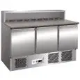 Refrigerated saladette and pizza counter - Stainless steel AISI 304 - Mod G-PS903 - Gastronorm 1/1 (cm 53 x 32,5) -Static cooling - N 3 solid door - Temperature range +2°/+8°C - Dimensions cm L 136,5 x D 70 x 110 H